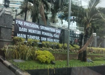 Kado 100 Hari Pemerintahan Prabowo-Gibran; Mendiktisaintek Didemo Pegawainya