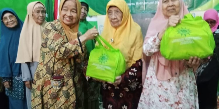 Peduli Lansia dan Dhuafa, ‘Aisyiyah DKI Jakarta Galang dan Distribusikan Santunan