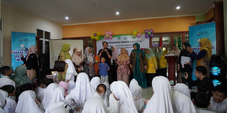 ‘Aisyiyah dan Kementerian Kelautan dan Perikanan Gelar Makan Bergizi Gratis dengan Gemar Makan Ikan