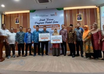 1000 Guru Honorer Terima Bantuan Program Peduli Guru