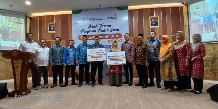 1000 Guru Honorer Terima Bantuan Program Peduli Guru