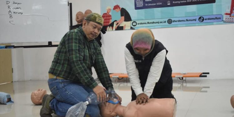 LSO ERDAMS FKM UMJ Adakan Kegiatan Basic Life Support (BLS)