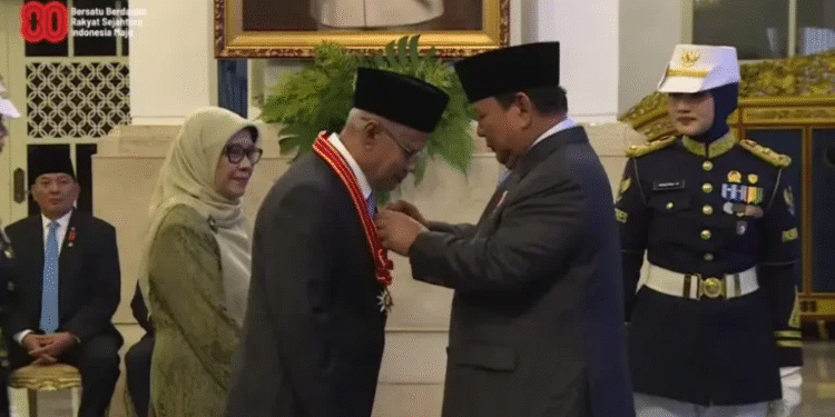 Haedar Nashir dan Abdul Mu’ti Raih Bintang Mahaputera Utama dari Presiden