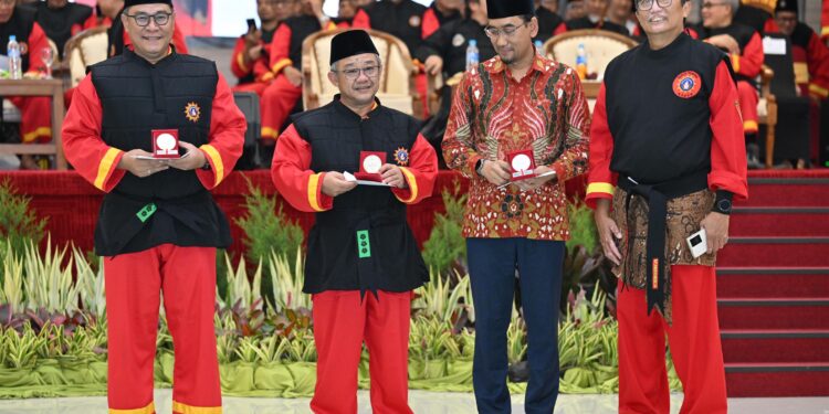 Mendikdasmen Abdul Mu’ti Dilantik sebagai Pendekar Kehormatan Tapak Suci: Sinergi Pendidikan Karakter dan Bela Diri