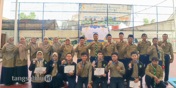 Kontingen SMAM 25 Setiabudi Pamulang bersama guru dan pendamping.