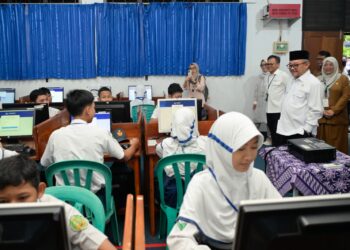 Mendikdasmen Tinjau Hari Pertama Pelaksanaan TKA SMP, Pastikan Berjalan Kredibel dan Lancar