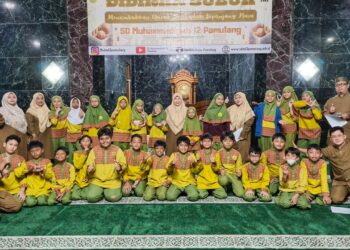Siswa peserta Didikan Shubuh SD Muhammadiyah 12 Pamulang